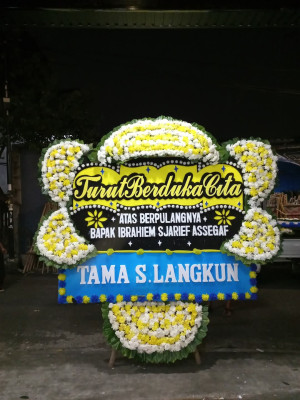 Papan Bunga Duka di Tugu Selatan